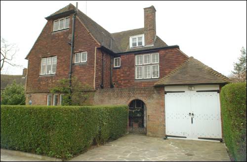 64 Meadway a